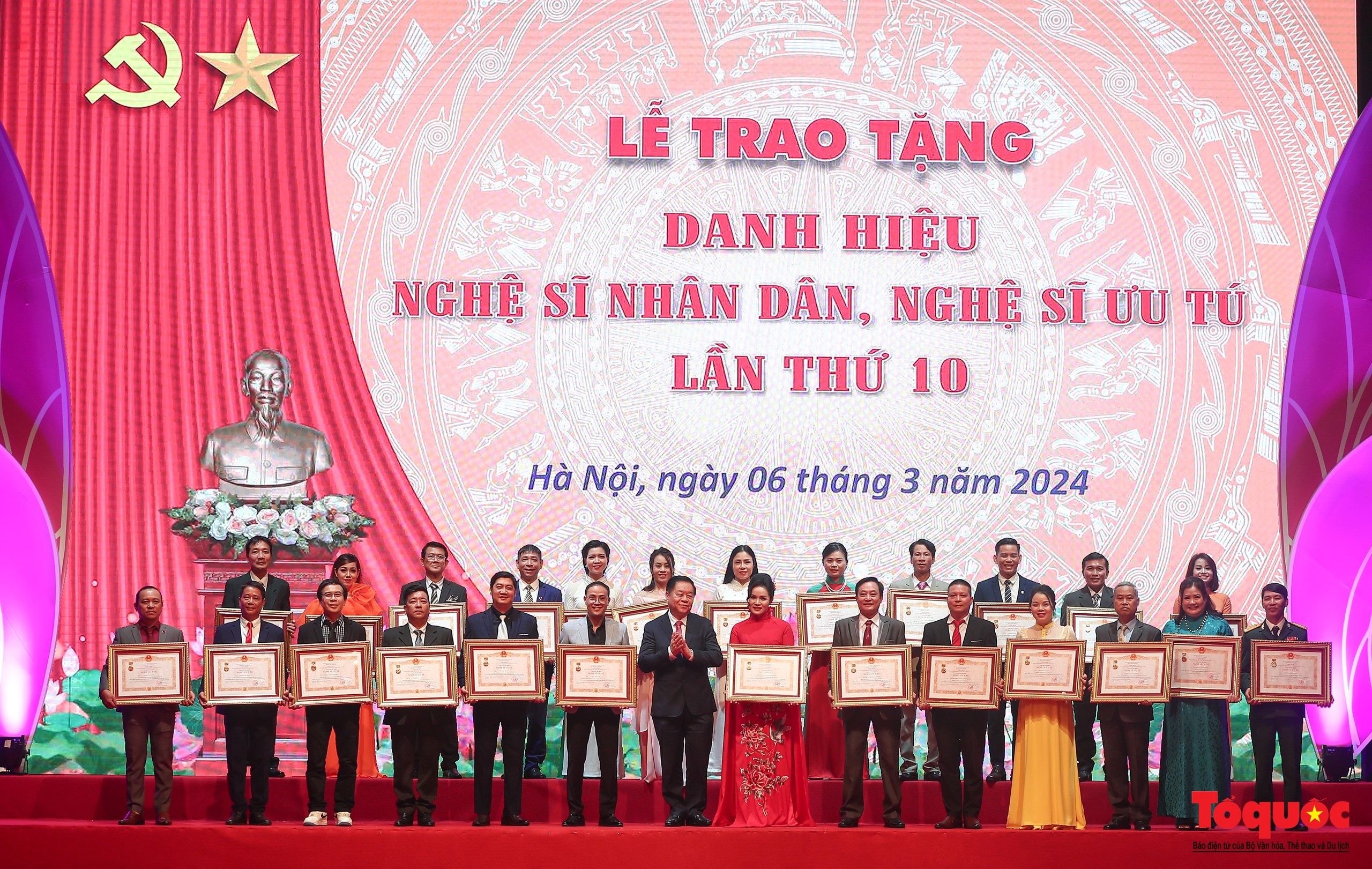 Toàn cảnh Lễ trao tặng danh hiệu Nghệ sĩ Nhân dân, Nghệ sĩ Ưu tú lần thứ 10 - Ảnh 17. Toàn cảnh Lễ trao tặng danh hiệu Nghệ sĩ Nhân dân, Nghệ sĩ Ưu tú lần thứ 10 - Ảnh 17.