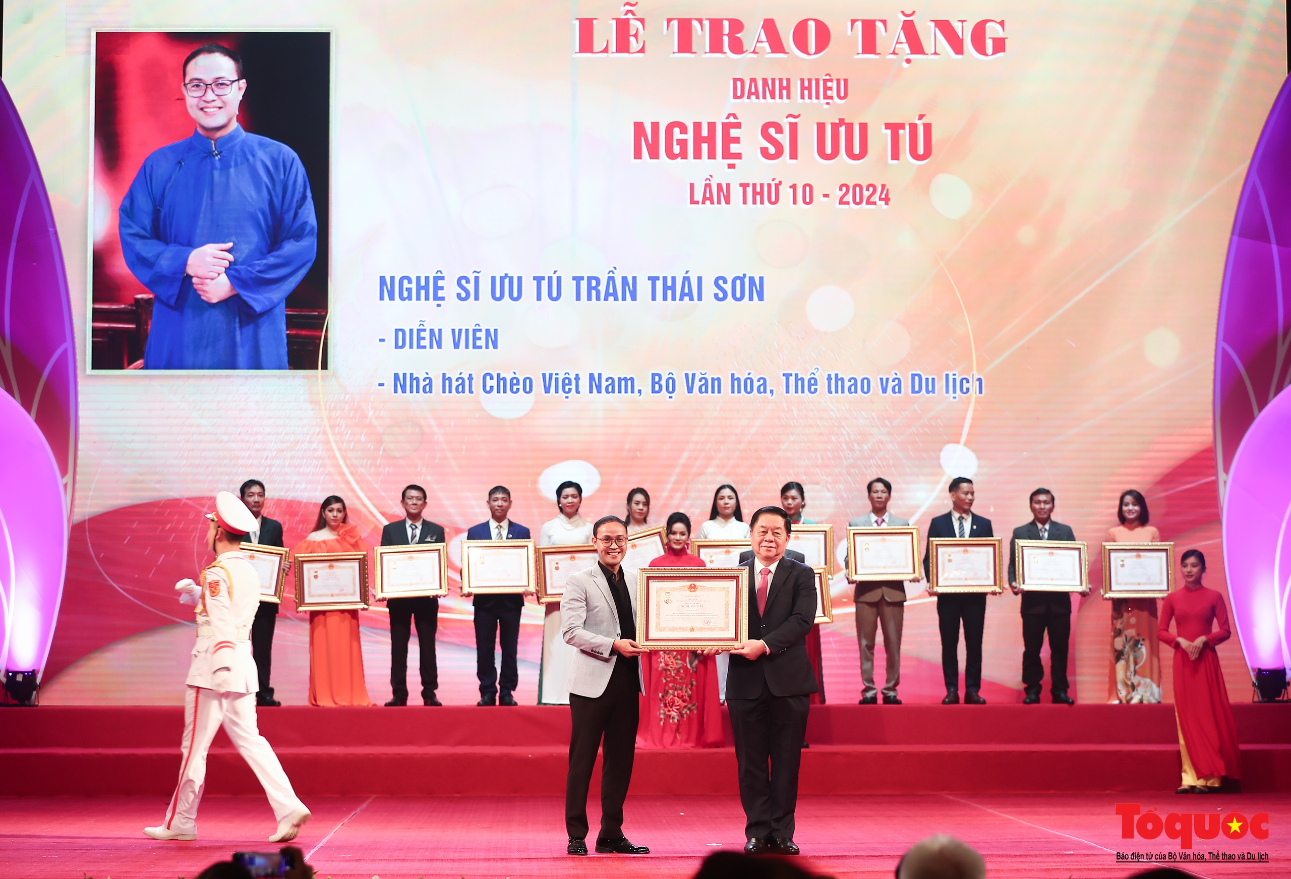 Toàn cảnh Lễ trao tặng danh hiệu Nghệ sĩ Nhân dân, Nghệ sĩ Ưu tú lần thứ 10 - Ảnh 16. Toàn cảnh Lễ trao tặng danh hiệu Nghệ sĩ Nhân dân, Nghệ sĩ Ưu tú lần thứ 10 - Ảnh 16.