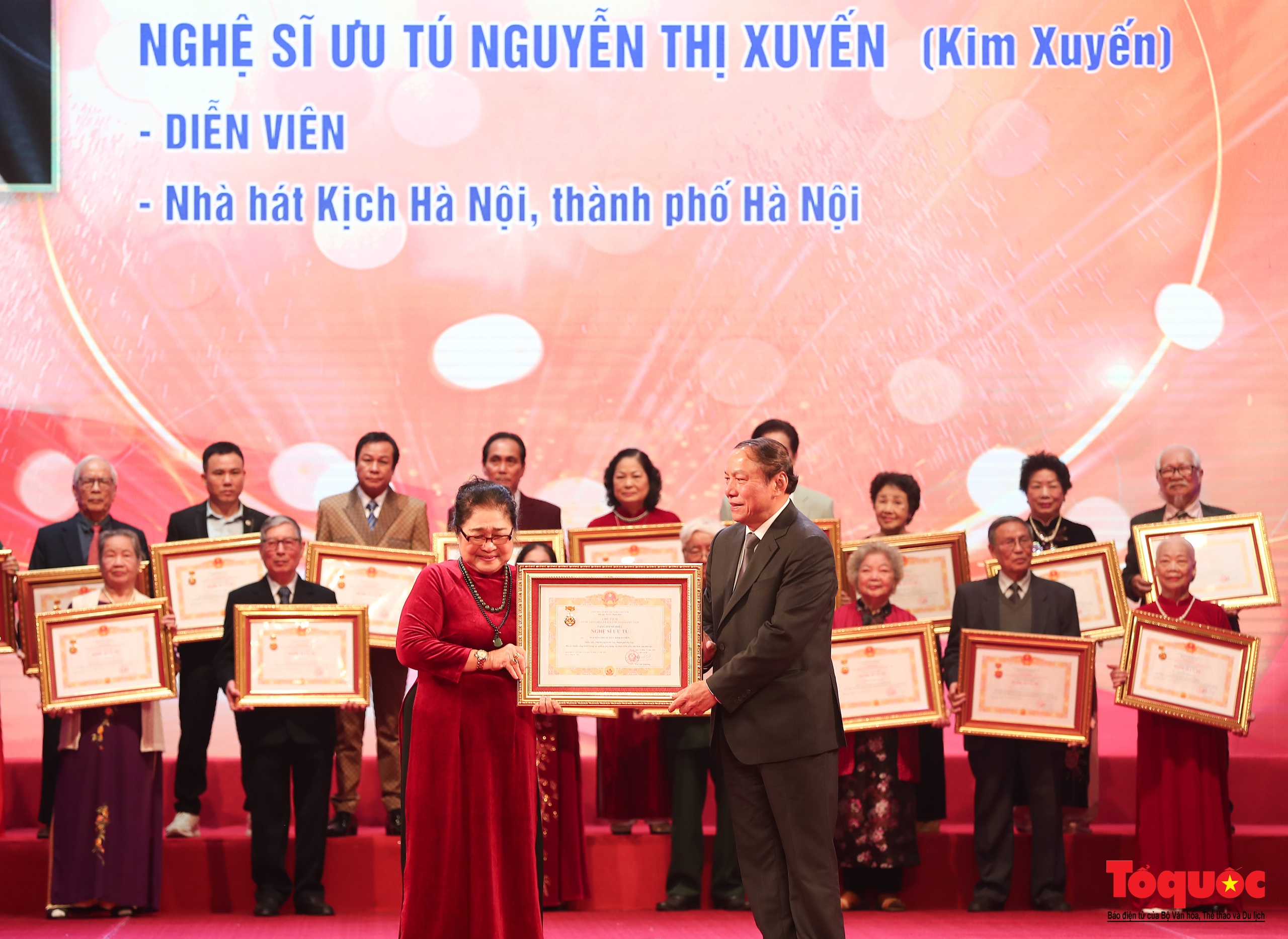 Toàn cảnh Lễ trao tặng danh hiệu Nghệ sĩ Nhân dân, Nghệ sĩ Ưu tú lần thứ 10 - Ảnh 22. Toàn cảnh Lễ trao tặng danh hiệu Nghệ sĩ Nhân dân, Nghệ sĩ Ưu tú lần thứ 10 - Ảnh 22.