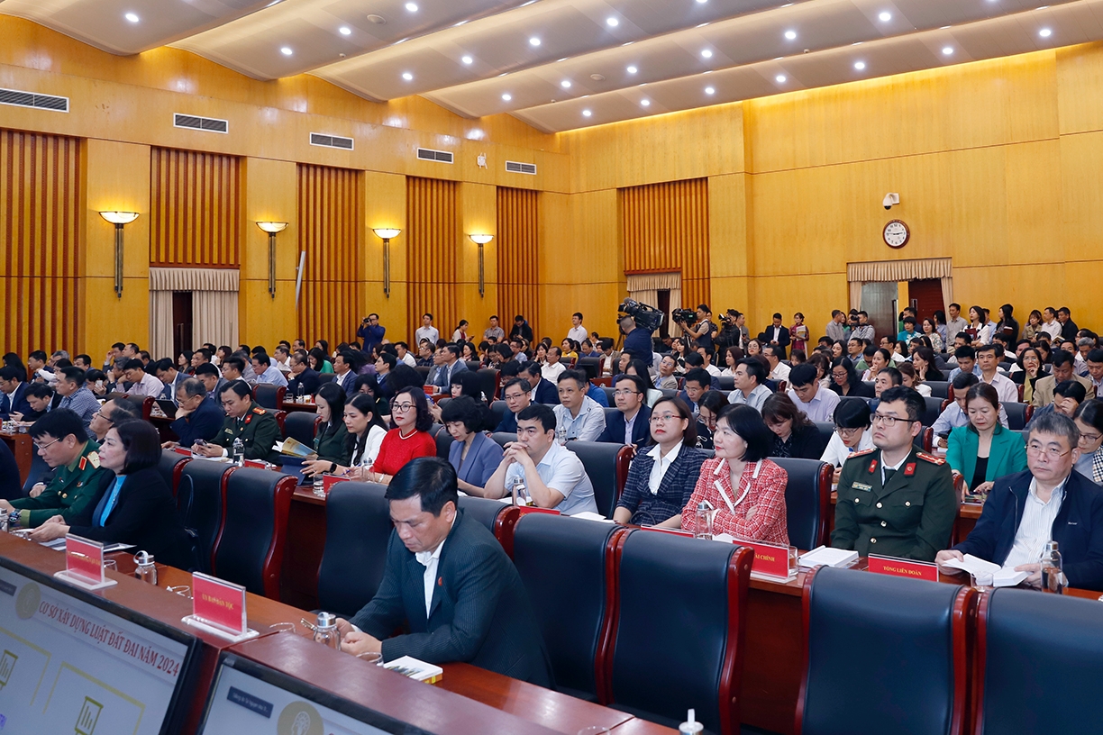Bộ trưởng TN-MT: 'Các địa phương mong luật Đất đai 2024 sớm có hiệu lực'- Ảnh 2. Bộ trưởng TN-MT: 'Các địa phương mong luật Đất đai 2024 sớm có hiệu lực'- Ảnh 2.