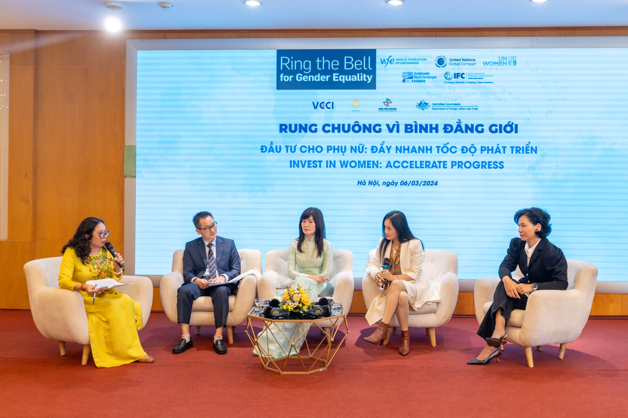 “Rung chuông vì Bình đẳng giới” thúc đẩy tăng cường quyền năng kinh tế cho phụ nữ - Ảnh 2. “Rung chuông vì Bình đẳng giới” thúc đẩy tăng cường quyền năng kinh tế cho phụ nữ - Ảnh 2.