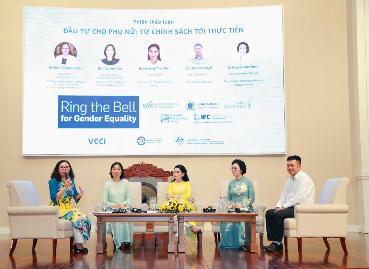 “Rung chuông vì Bình đẳng giới” thúc đẩy tăng cường quyền năng kinh tế cho phụ nữ - Ảnh 3. “Rung chuông vì Bình đẳng giới” thúc đẩy tăng cường quyền năng kinh tế cho phụ nữ - Ảnh 3.