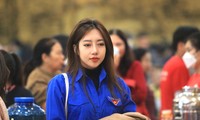 'Bóng hồng' xếp hàng hiến máu tại ngày hội Chủ Nhật Đỏ xứ Nghệ