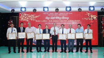 Bac Lieu - 까마우 동포 협회는 조국을 위해 5,5억 VND 이상을 동원했습니다.