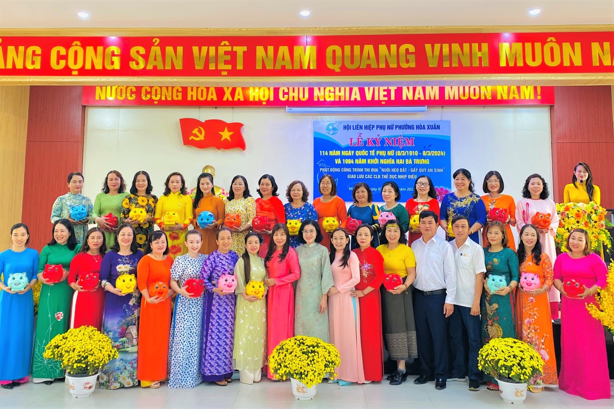 Phụ nữ Đà Nẵng diễu hành áo dài kỷ niệm ngày 8/3 ảnh 11