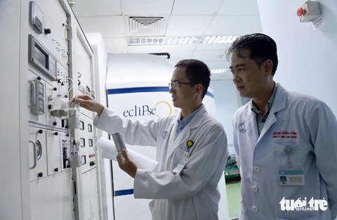 Theo ông Thức, chỉ cần từ 3 - 6 tháng ra nước ngoài học, các kỹ sư, bác sĩ của Việt Nam có thể làm chủ được kỹ thuật xạ trị proton - Ảnh: DUYÊN PHAN