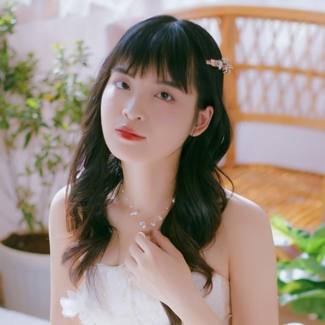 Cô nàng gen Z mong người khác Cô nàng gen Z mong người khác
