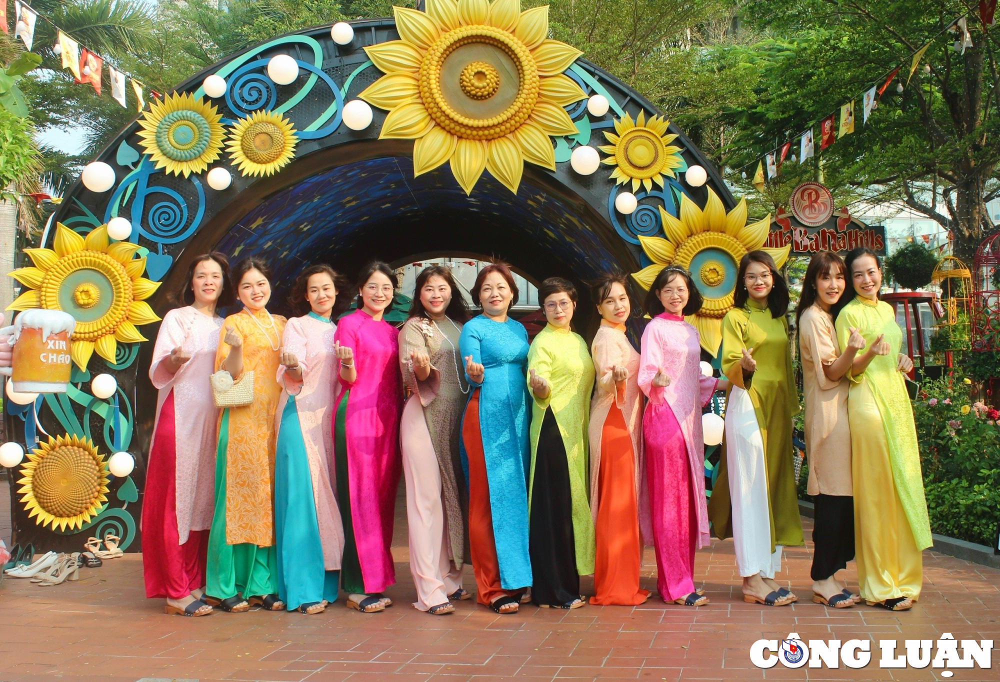 phu nu da nang soi noi huong ung tuan le ao dai nhan ngay 8 3 hinh 4