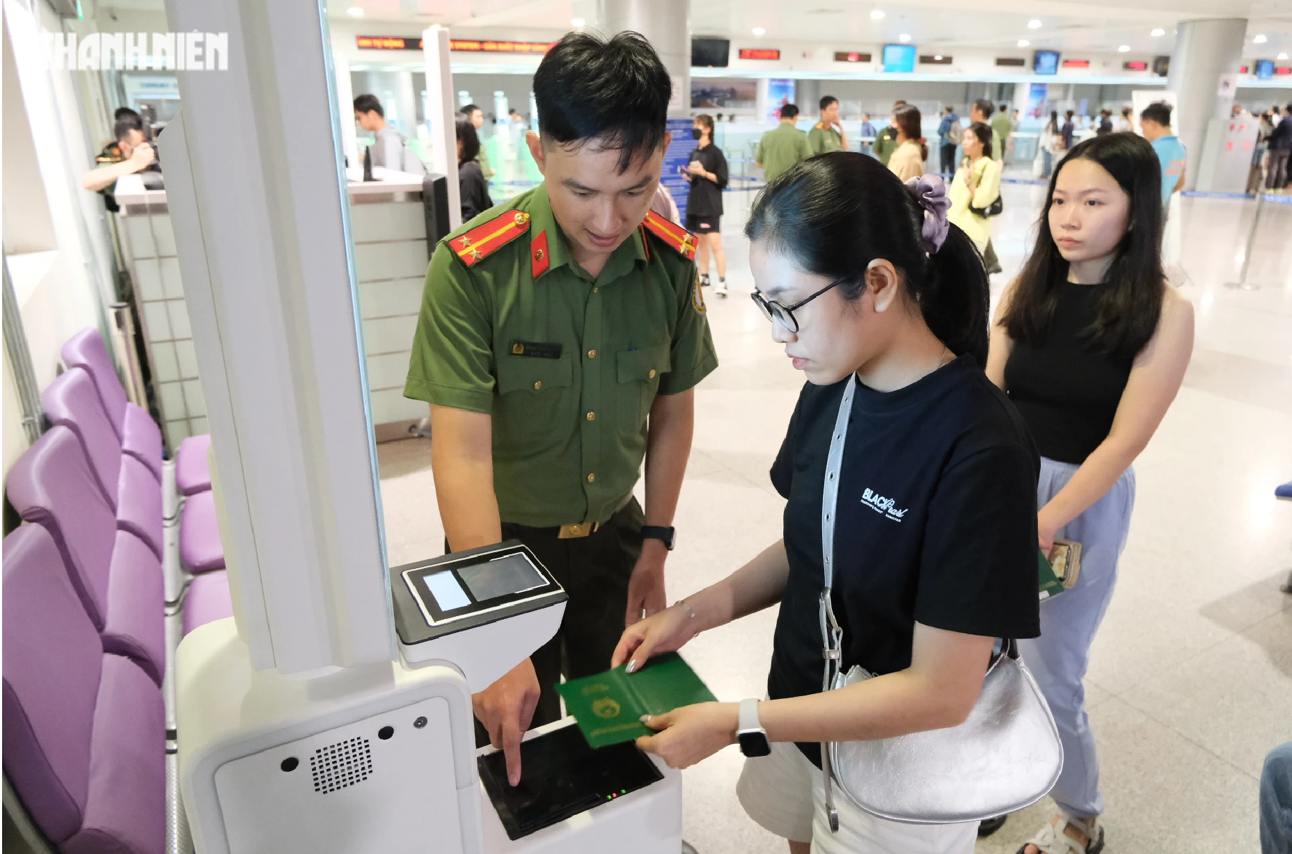 Sở Du lịch TP.HCM đề xuất giảm thời gian xuất, nhập cảnh ở Tân Sơn Nhất- Ảnh 2. Sở Du lịch TP.HCM đề xuất giảm thời gian xuất, nhập cảnh ở Tân Sơn Nhất- Ảnh 2.