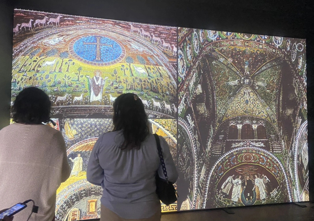Bức tranh khảm gạch ở Vương cung thánh đường Patriarcale di Aquileia. Triển lãm thu hút đông người xem - Ảnh: T.ĐIỂU Bức tranh khảm gạch ở Vương cung thánh đường Patriarcale di Aquileia. Triển lãm thu hút đông người xem - Ảnh: T.ĐIỂU