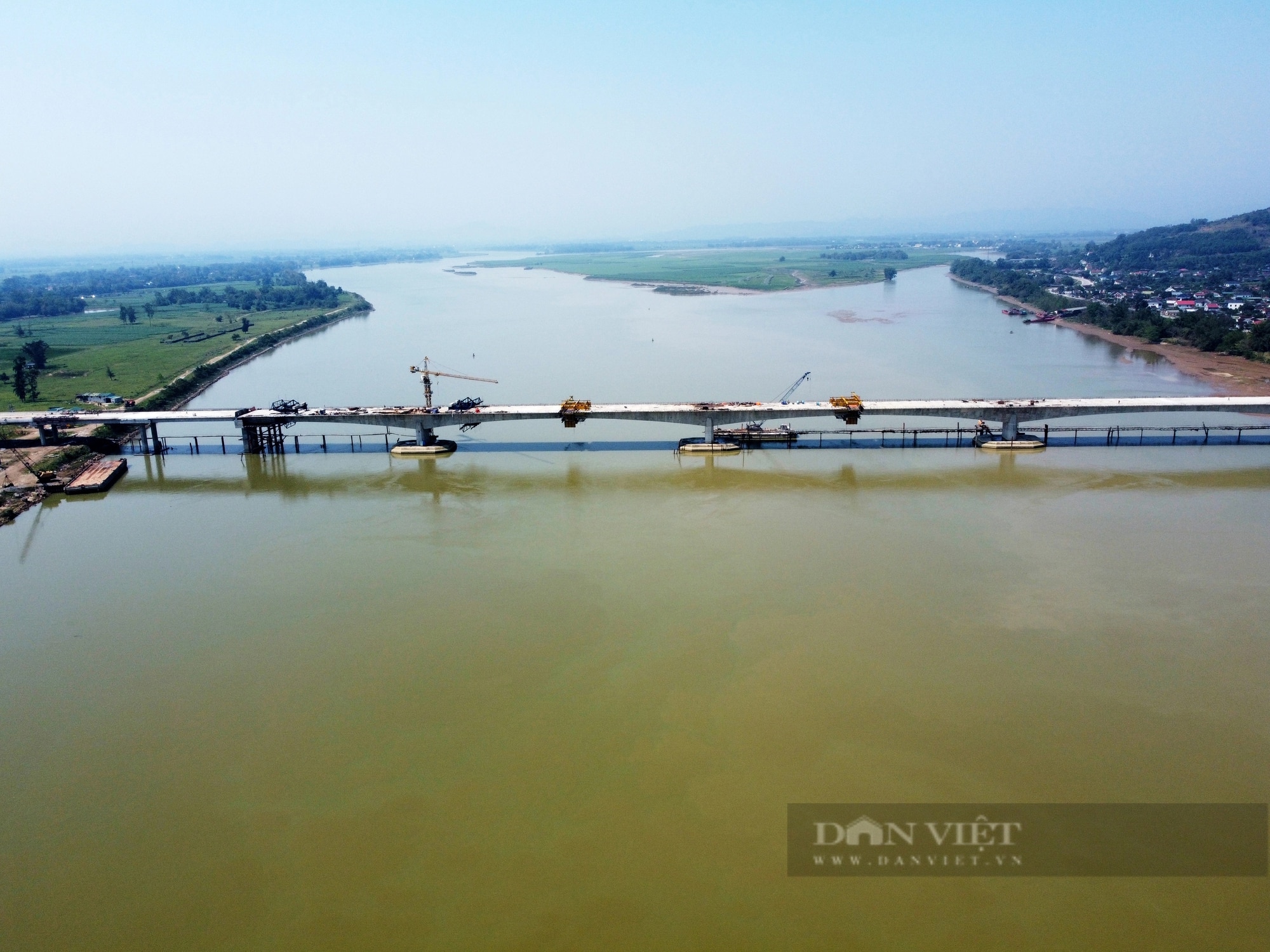 Cầu Hưng Đức dài nhất cao tốc Bắc - Nam trên sông Lam trước ngày hợp long- Ảnh 2.