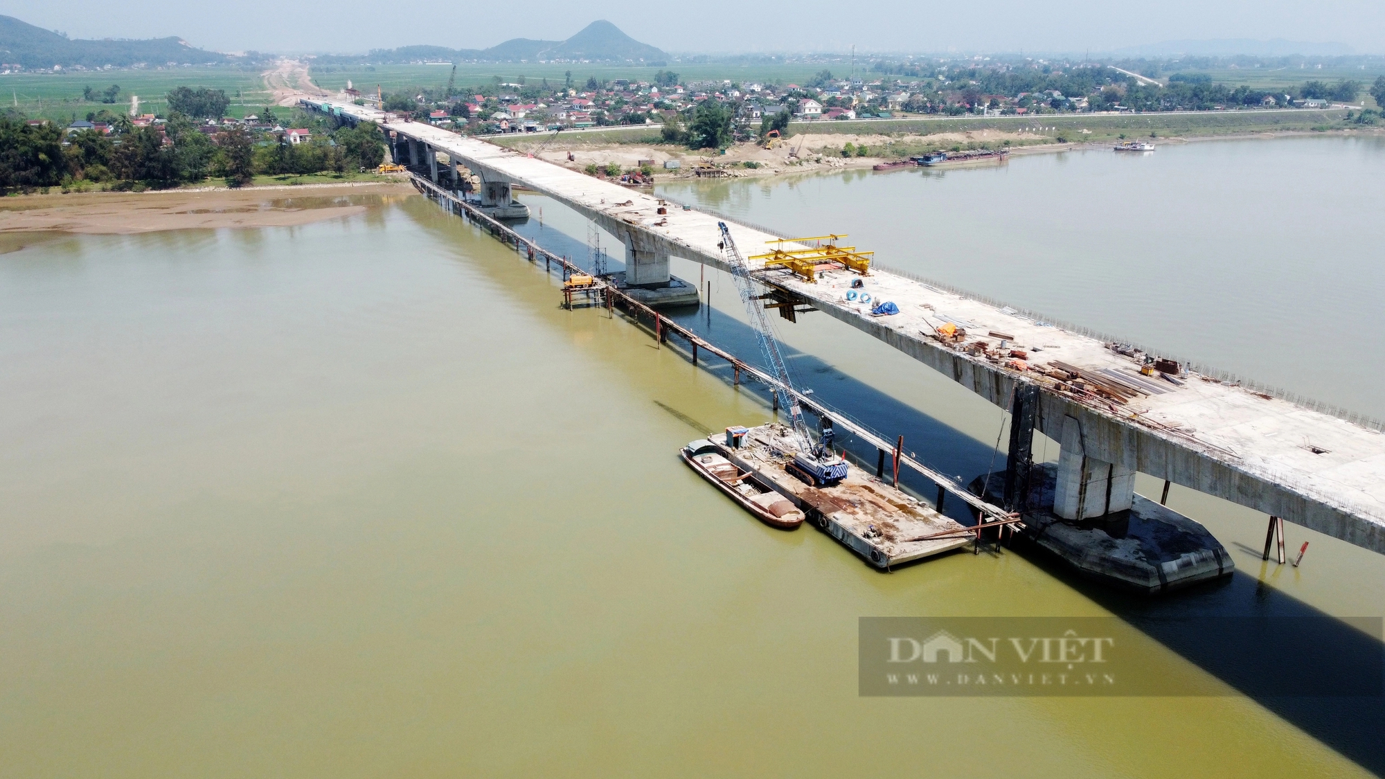 Cầu Hưng Đức dài nhất cao tốc Bắc - Nam trên sông Lam trước ngày hợp long- Ảnh 9. Cầu Hưng Đức dài nhất cao tốc Bắc - Nam trên sông Lam trước ngày hợp long- Ảnh 9.