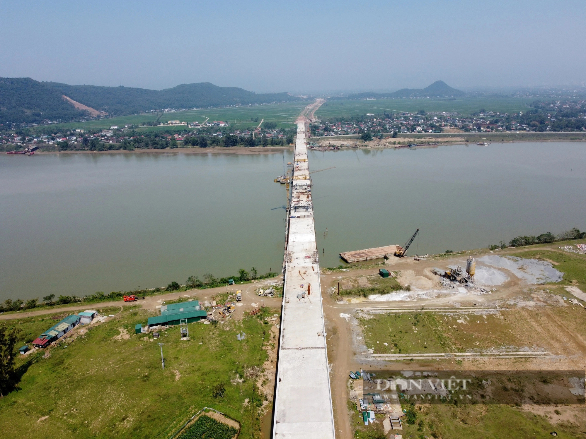 Cầu Hưng Đức dài nhất cao tốc Bắc - Nam trên sông Lam trước ngày hợp long- Ảnh 11. Cầu Hưng Đức dài nhất cao tốc Bắc - Nam trên sông Lam trước ngày hợp long- Ảnh 11.