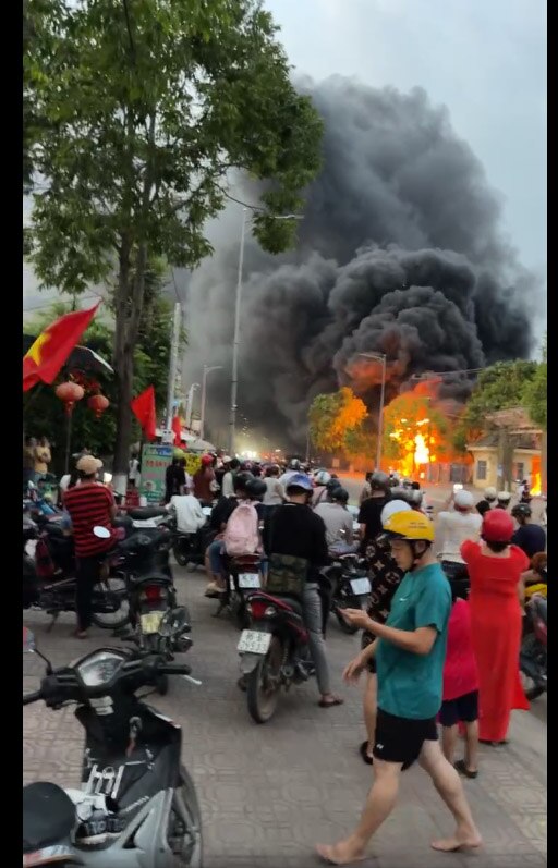 Bình Thuận: Cháy lớn trong khuôn viên trụ sở Công an H.Tánh Linh- Ảnh 2.