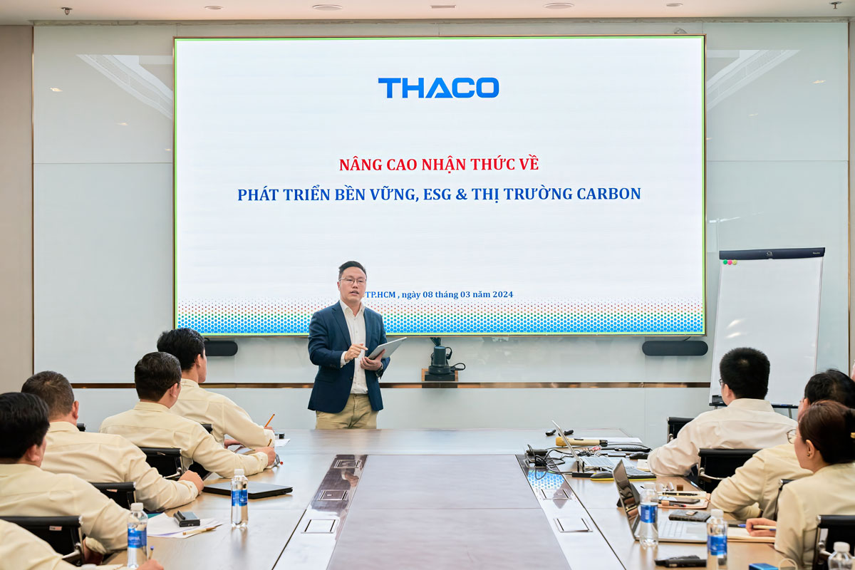 Ông Max Sunarcia, Giám đốc Chiến lược - Quản trị hệ thống THACO giới thiệu tổng quan về phát triển bền vững Ông Max Sunarcia, Giám đốc Chiến lược - Quản trị hệ thống THACO giới thiệu tổng quan về phát triển bền vững