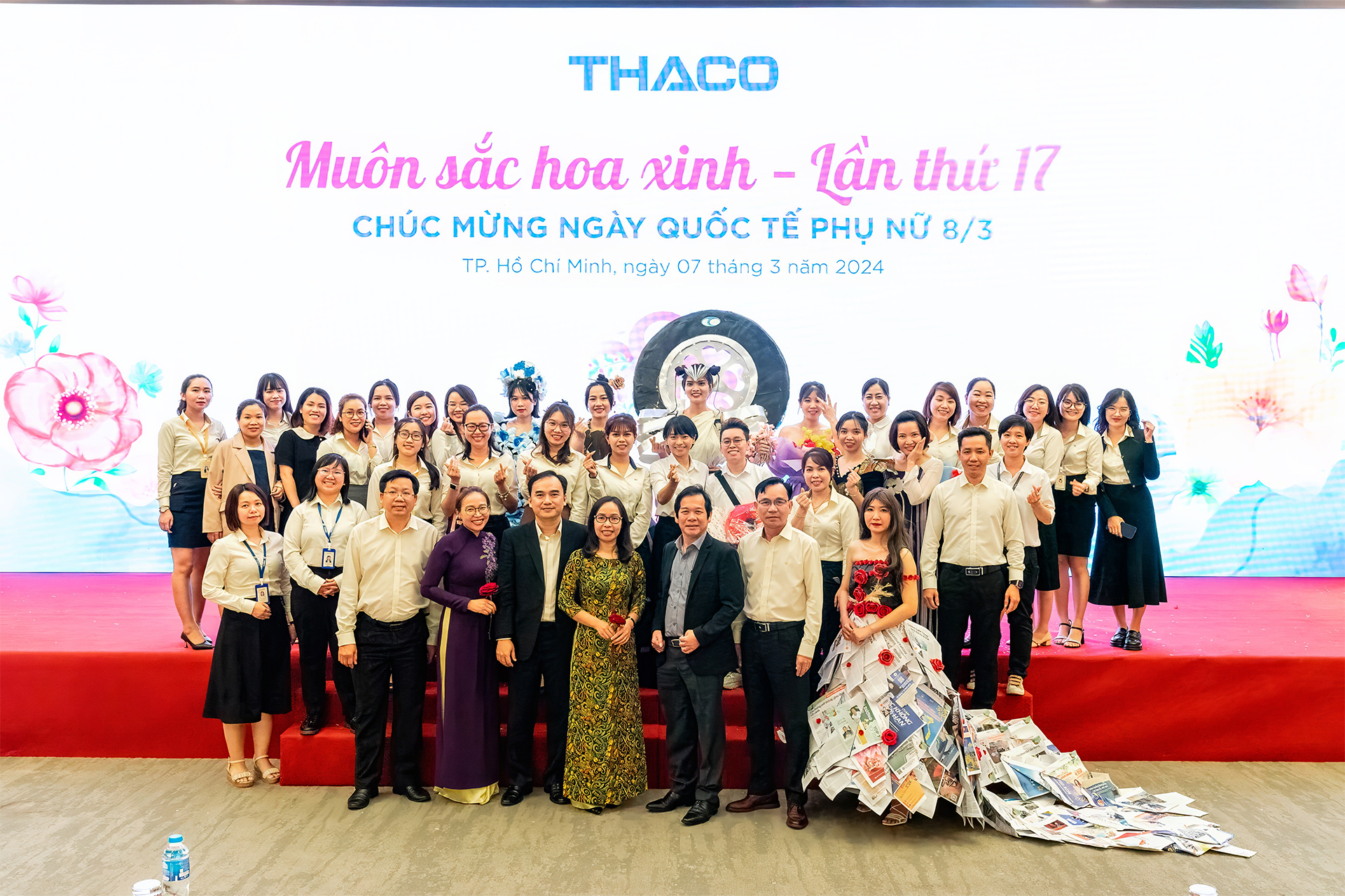 Ban Lãnh đạo và CBNV THACO chụp hình lưu niệm 14