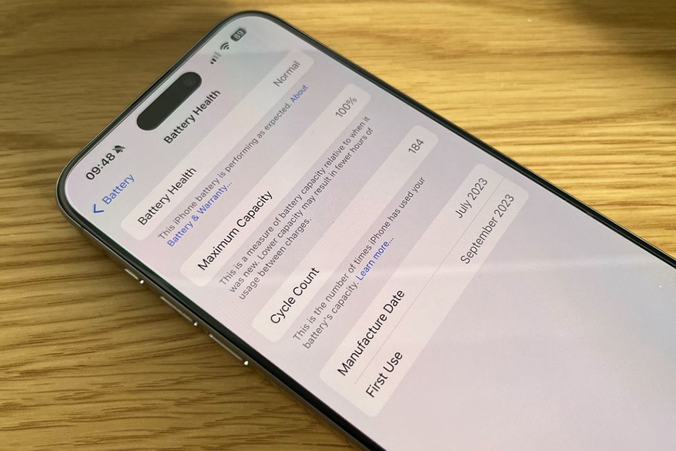 iOS 17.4 bị tố khiến pin iPhone nhanh cạn kiệt- Ảnh 2. iOS 17.4 bị tố khiến pin iPhone nhanh cạn kiệt- Ảnh 2.