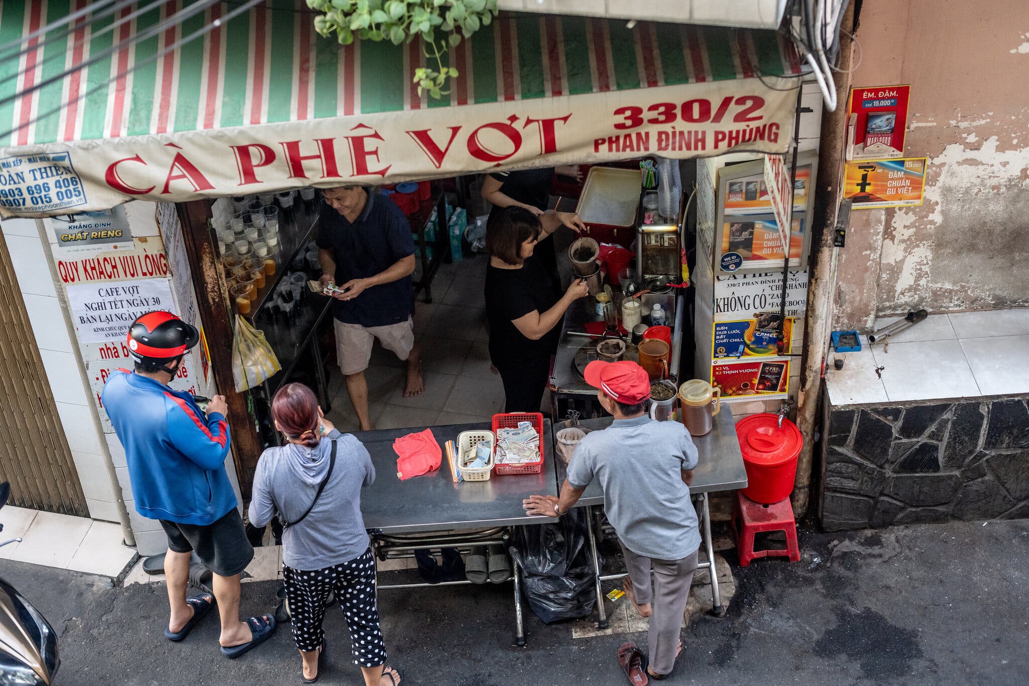 Báo Mỹ New York Times đi tìm quán cà phê tuyệt nhất TP.HCM- Ảnh 14. Báo Mỹ New York Times đi tìm quán cà phê tuyệt nhất TP.HCM- Ảnh 14.