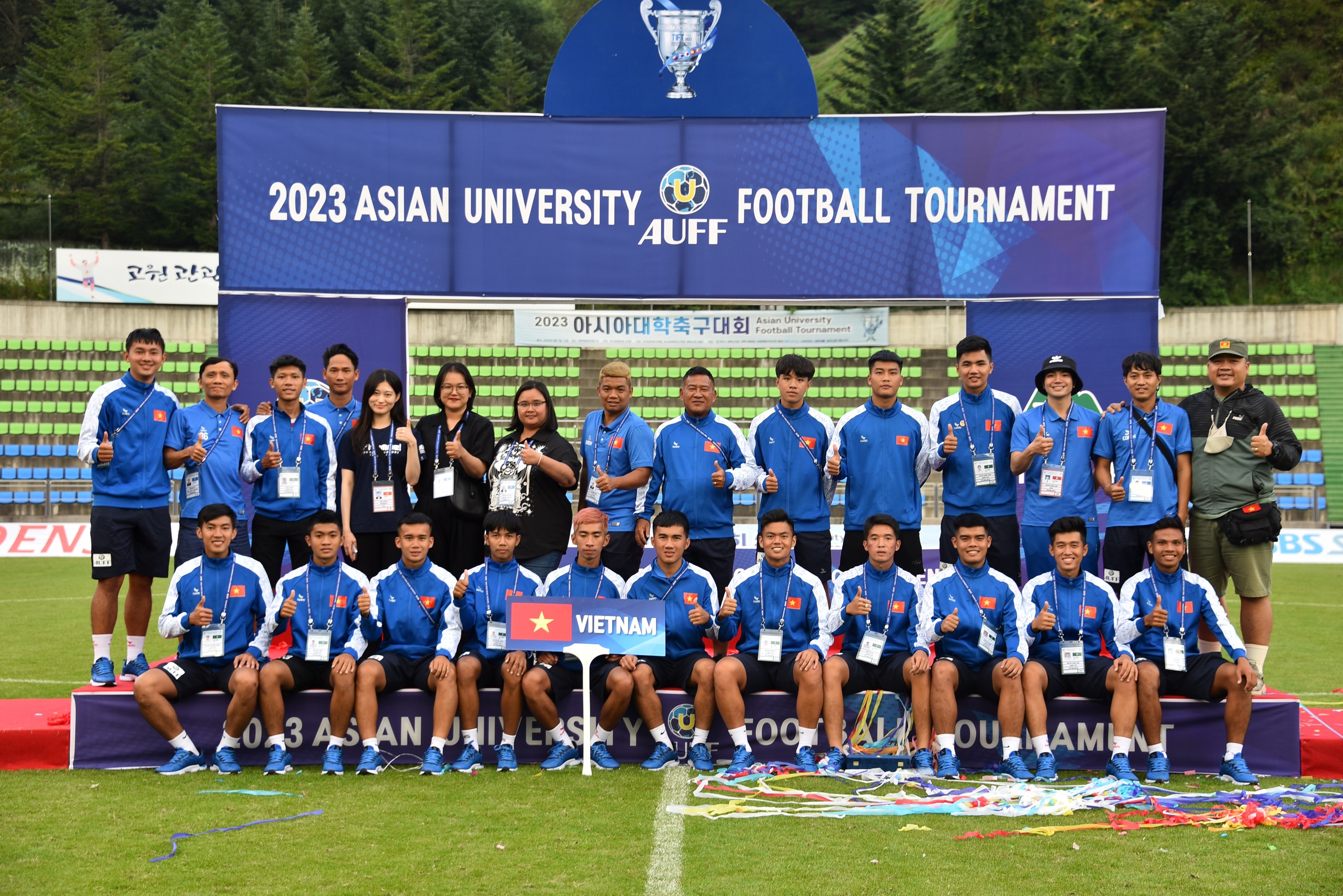 Trường ĐHCN Đồng Nai: Tham vọng mô hình CLB bán chuyên- Ảnh 7. Trường ĐHCN Đồng Nai: Tham vọng mô hình CLB bán chuyên- Ảnh 7.