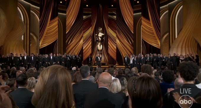 Các nhà làm phim cùng lên sân khấu Oscar 2024. Ảnh: Youtube Jimmy Kimmel Live