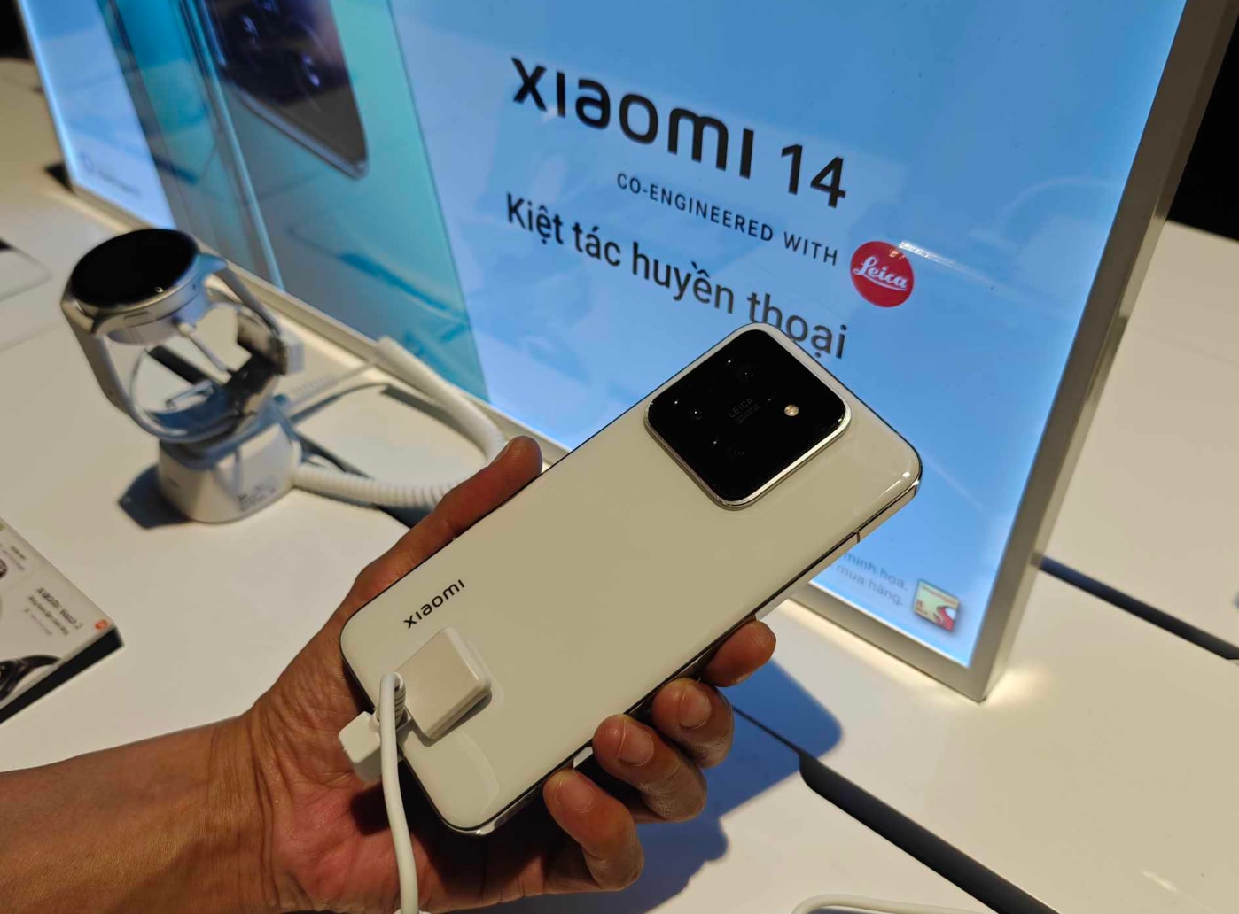 Smartphone cao cấp Xiaomi 14 ra mắt, giá từ 22,99 triệu đồng- Ảnh 2.