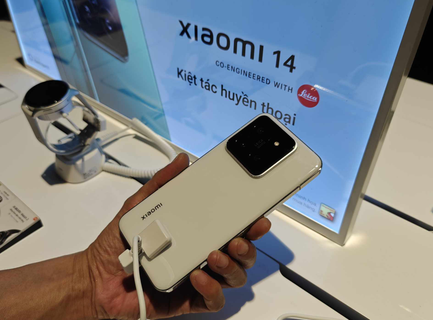 Smartphone cao cấp Xiaomi 14 ra mắt, giá từ 22,99 triệu đồng- Ảnh 2. Smartphone cao cấp Xiaomi 14 ra mắt, giá từ 22,99 triệu đồng- Ảnh 2.