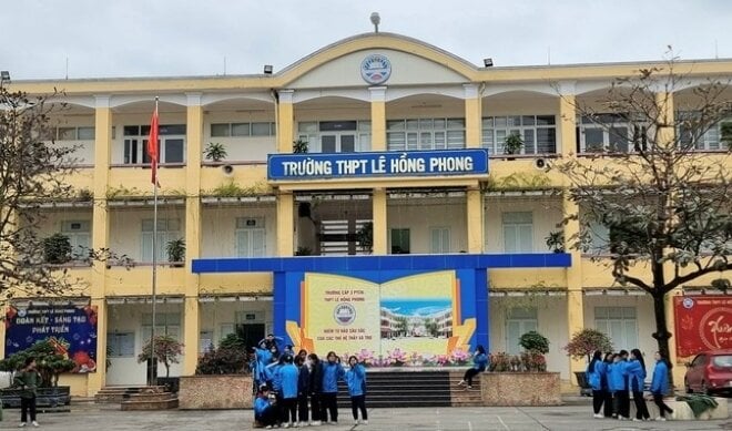 Trường THPT Lê Hồng Phong, TP Hải Phòng.