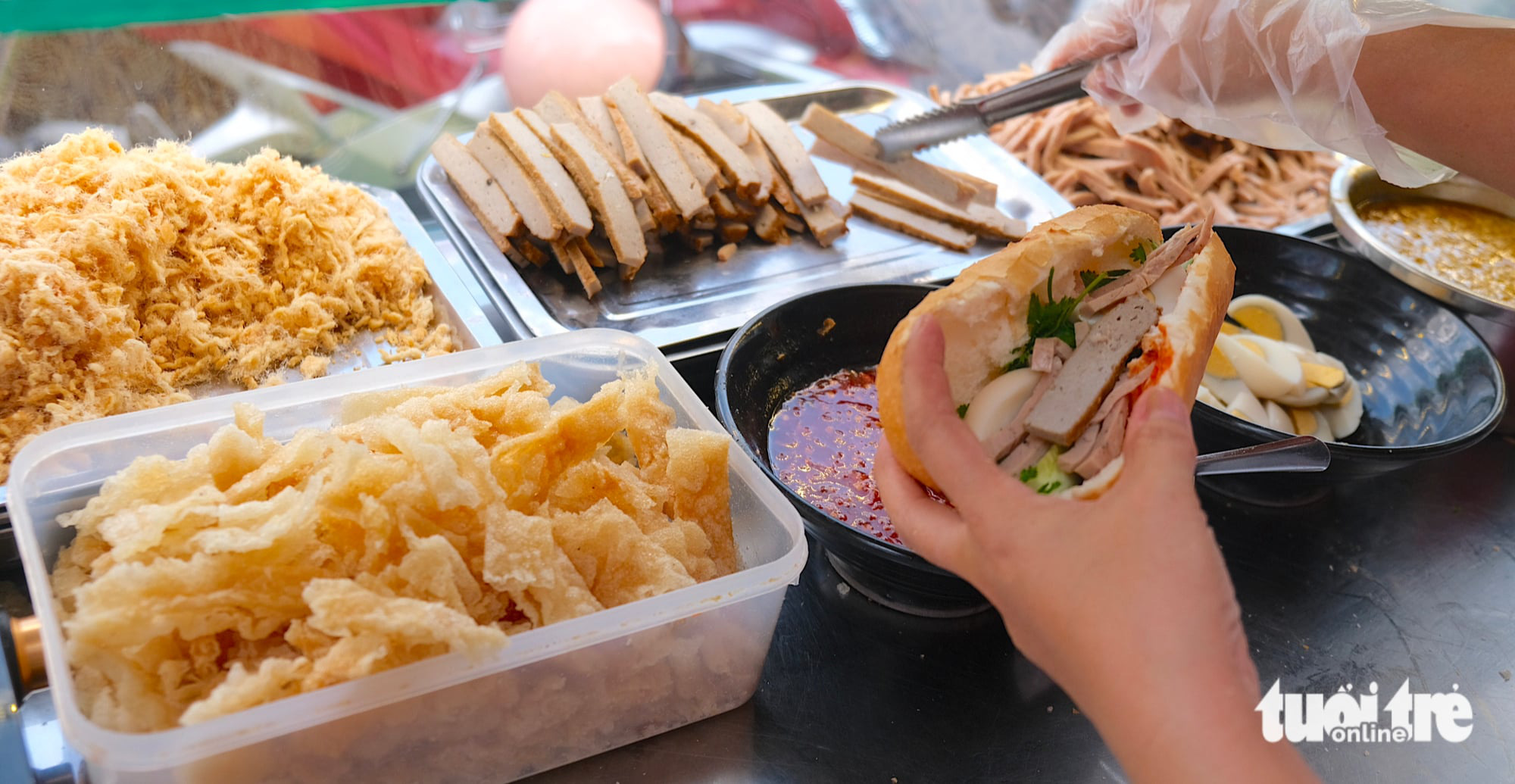 Một quầy bánh mì kiểu Bình Định ở Gò Vấp, TP.HCM - Ảnh: NGỌC PHƯỢNG Một quầy bánh mì kiểu Bình Định ở Gò Vấp, TP.HCM - Ảnh: NGỌC PHƯỢNG