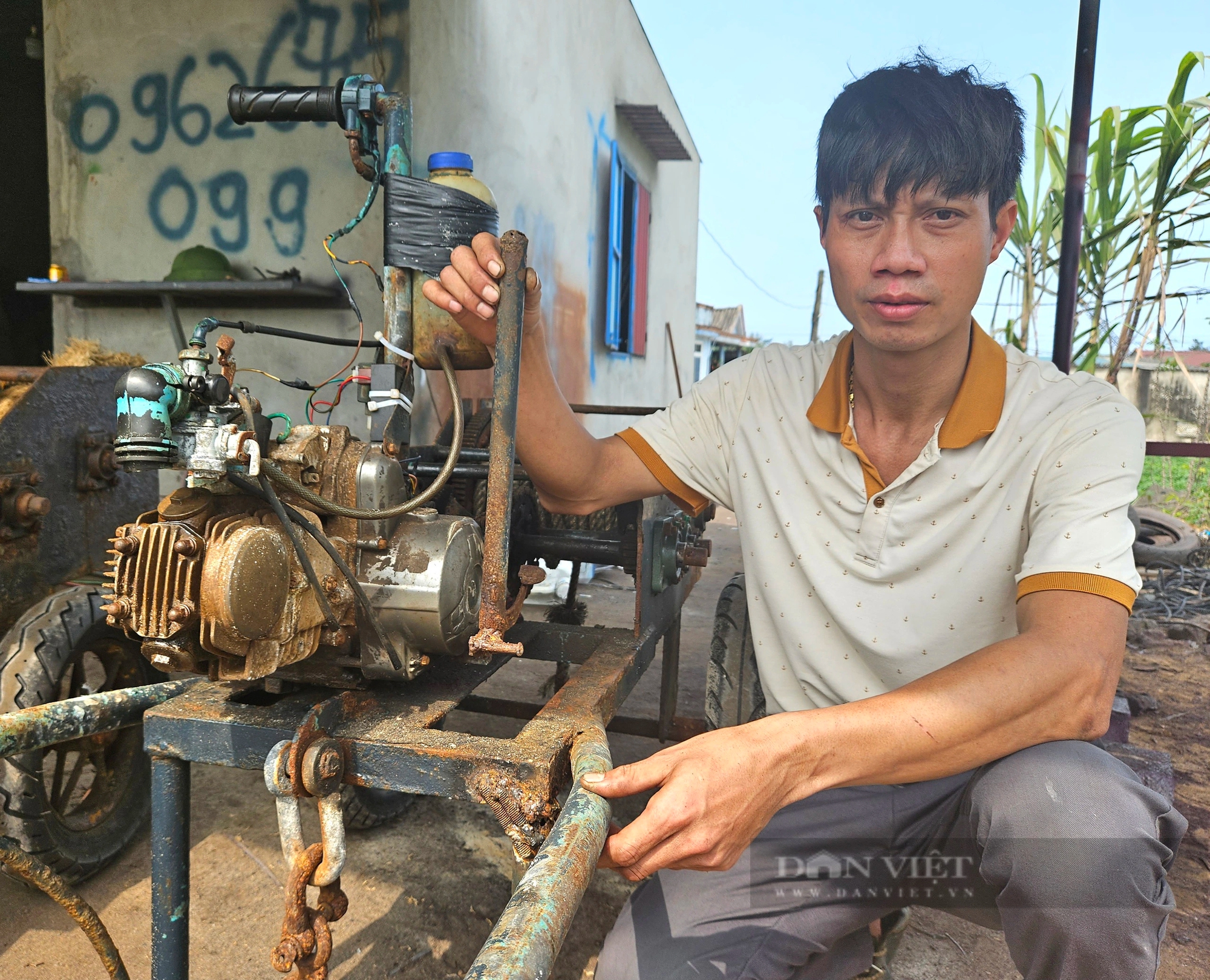 Một nông dân Quảng Bình sáng chế ra chiếc máy tời, chỉ vài phút đã kéo chiếc thuyền nặng hàng tạ lên bờ - Ảnh 4. Một nông dân Quảng Bình sáng chế ra chiếc máy tời, chỉ vài phút đã kéo chiếc thuyền nặng hàng tạ lên bờ - Ảnh 4.