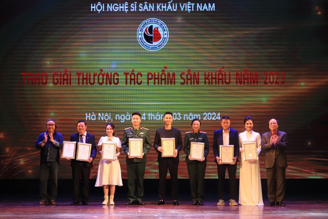 Giải thưởng Sân khấu 2023: Không có giải A - Ảnh 2. Giải thưởng Sân khấu 2023: Không có giải A - Ảnh 2.