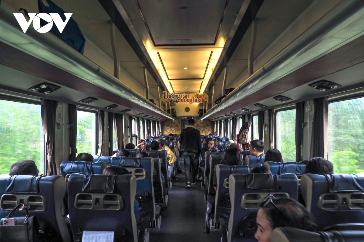 chuyến tàu du lịch kết nối huế - Đà nẵng vận hành vào cuối tháng 3 hình ảnh 3 chuyen tau du lich ket noi hue - Da nang van hanh vao cuoi thang 3 hinh anh 3