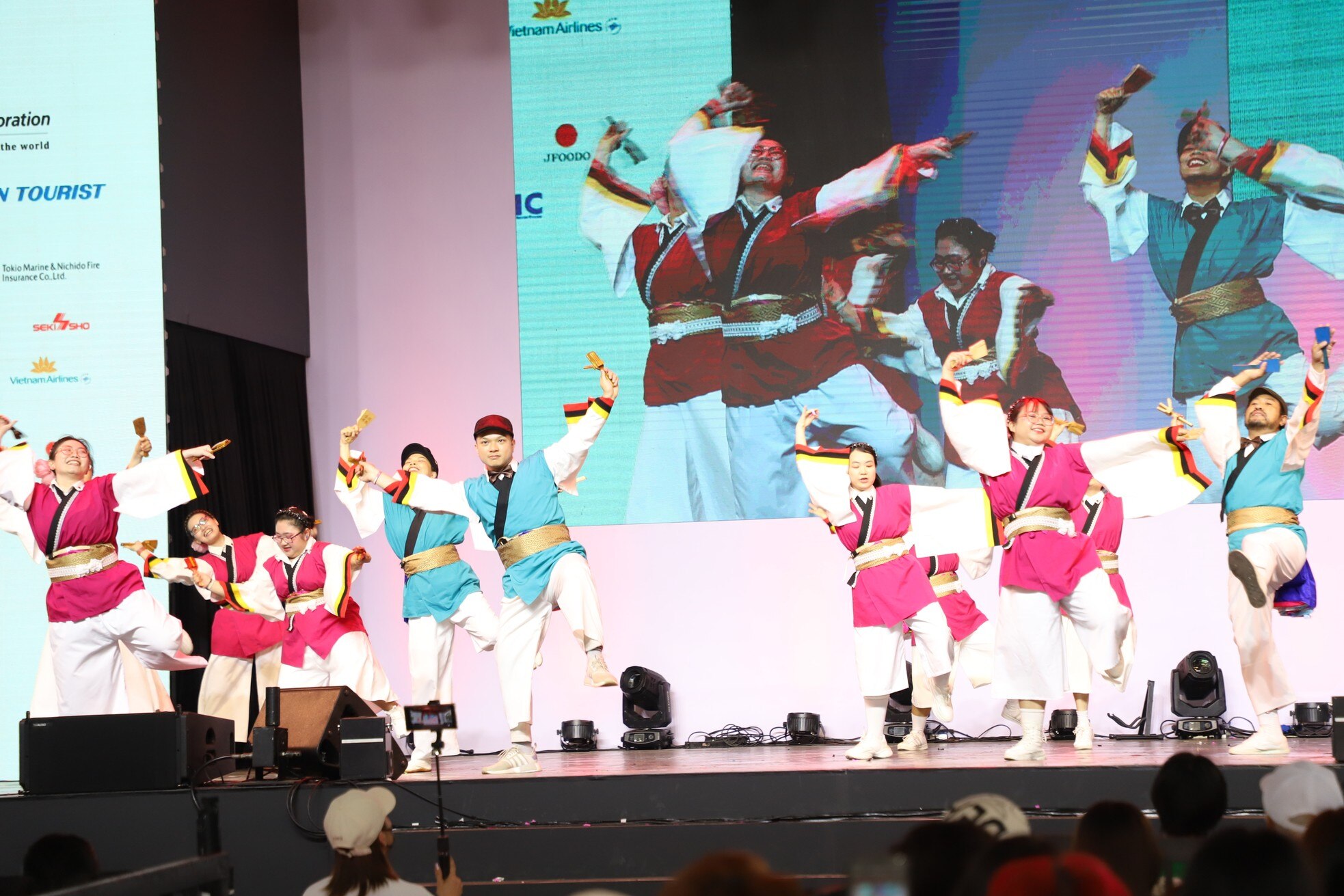Bạn trẻ thích thú hóa thân thành các nhân vật anime, manga tại Lễ hội Việt - Nhật ảnh 15