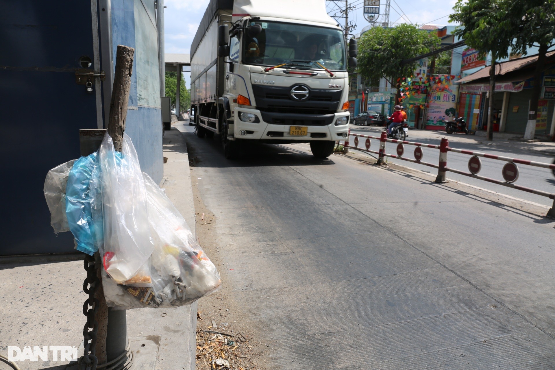 Hàng loạt trạm thu phí bỏ hoang thành 'cái bẫy' người tham gia giao thông ảnh 11