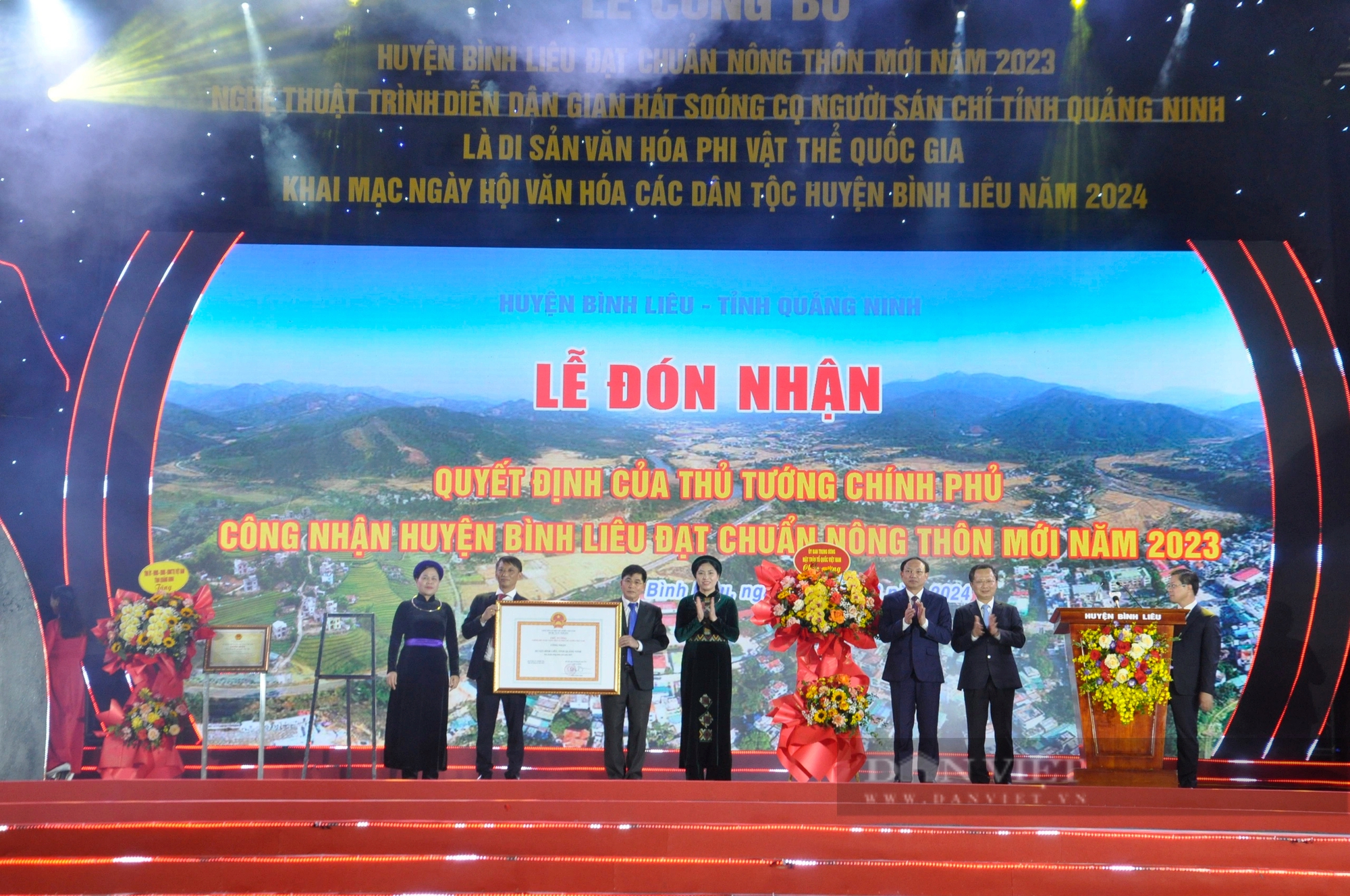 Huyện miền núi, biên giới, dân tộc đầu tiên trên cả nước đạt chuẩn huyện nông thôn mới- Ảnh 2. Huyện miền núi, biên giới, dân tộc đầu tiên trên cả nước đạt chuẩn huyện nông thôn mới- Ảnh 2.