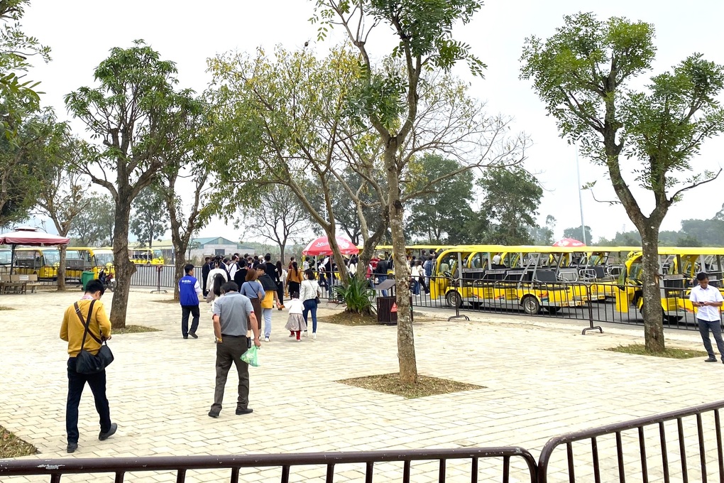 Ninh Bình lý giải việc du khách phải mua vé xe điện vào chùa Bái Đính - 2 Ninh Bình lý giải việc du khách phải mua vé xe điện vào chùa Bái Đính - 2
