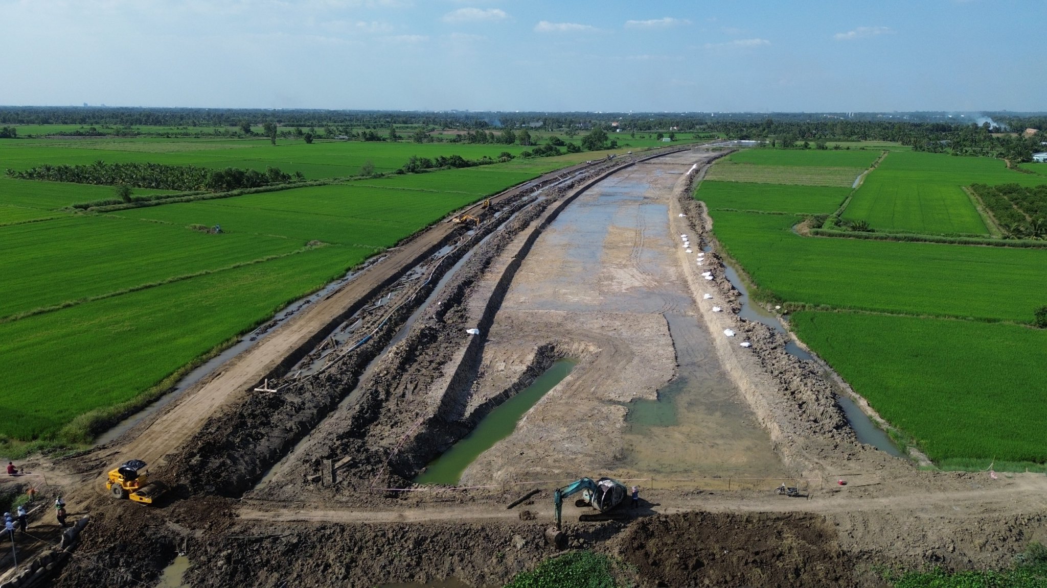 Long An đẩy nhanh tối đa tiến độ dự án đường Vành đai 3 TP.HCM- Ảnh 3. Long An đẩy nhanh tối đa tiến độ dự án đường Vành đai 3 TP.HCM- Ảnh 3.