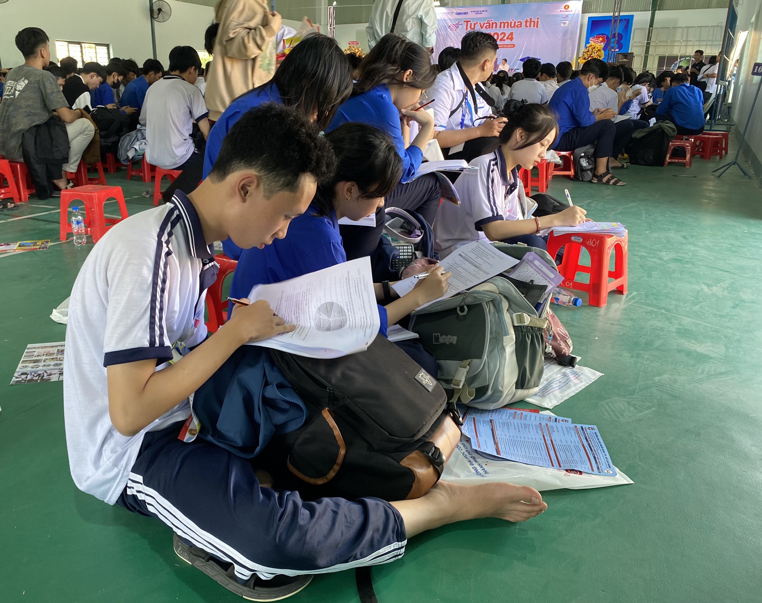 Tự hào vì nhận được quà từ chương trình Tư vấn mùa thi của Báo Thanh Niên- Ảnh 2. Tự hào vì nhận được quà từ chương trình Tư vấn mùa thi của Báo Thanh Niên- Ảnh 2.
