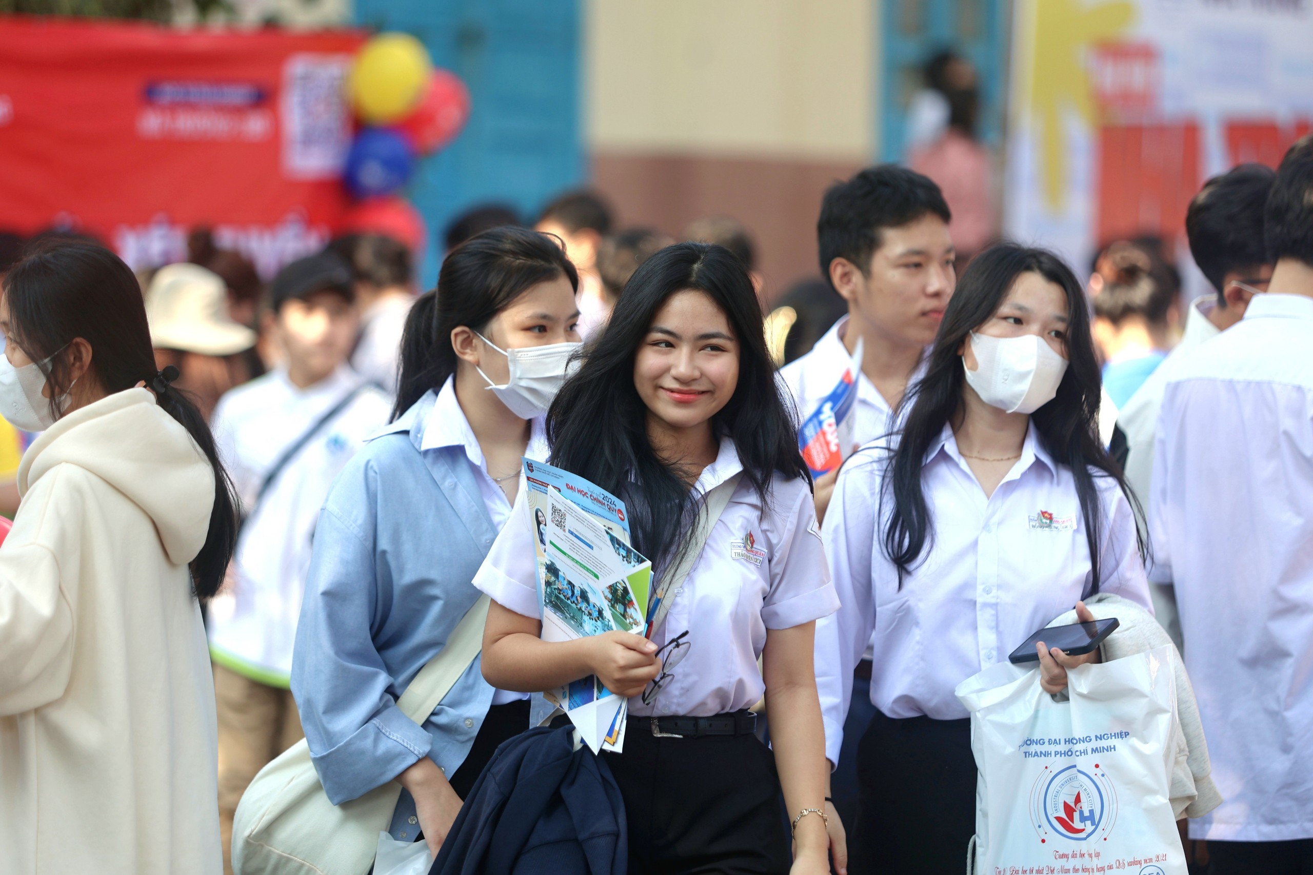 Rộn ràng, háo hức tại ngày hội Tư vấn mùa thi ở Nha Trang- Ảnh 4.