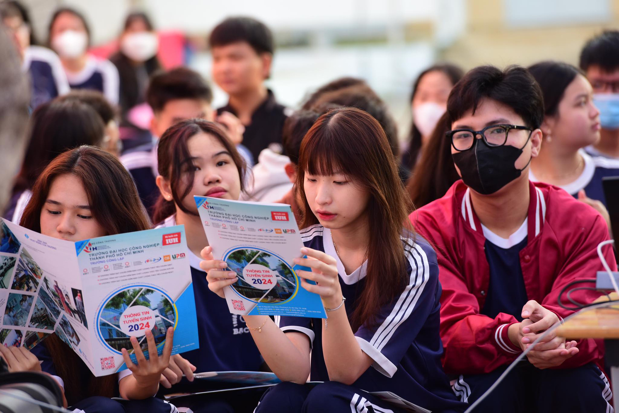 Giải đáp việc không giỏi toán, có nên chọn ngành công nghệ thông tin- Ảnh 3. Học sinh tham dự Chương trình tư vấn tuyển sinh - hướng nghiệp tại Bạc Liêu sáng 17-3 - Ảnh: DUYÊN PHAN