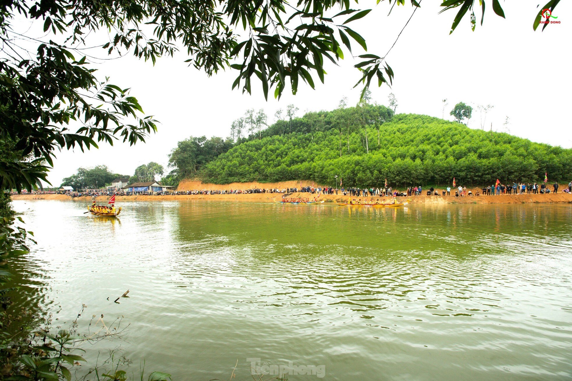 Kịch tính màn đua thuyền trong lễ hội ở huyện biên giới xứ Nghệ ảnh 5
