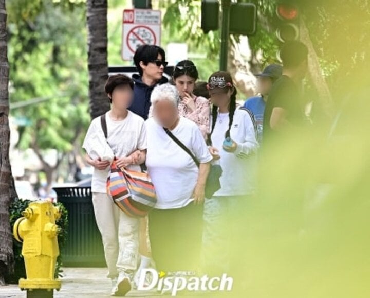 Tờ này tiết lộ rằng nam diễn viên Ryu Jun Yeol và bạn gái cũ Hyeri đã lạnh nhạt với nhau từ tháng 6/2023. Hai người dần dần ít liên lạc và thậm chí Ryu Jun Yeol còn không đến sinh nhật bạn gái. Nhưng họ vẫn chưa quyết định chia tay vì 7 năm quen nhau là quãng thời gian dài.