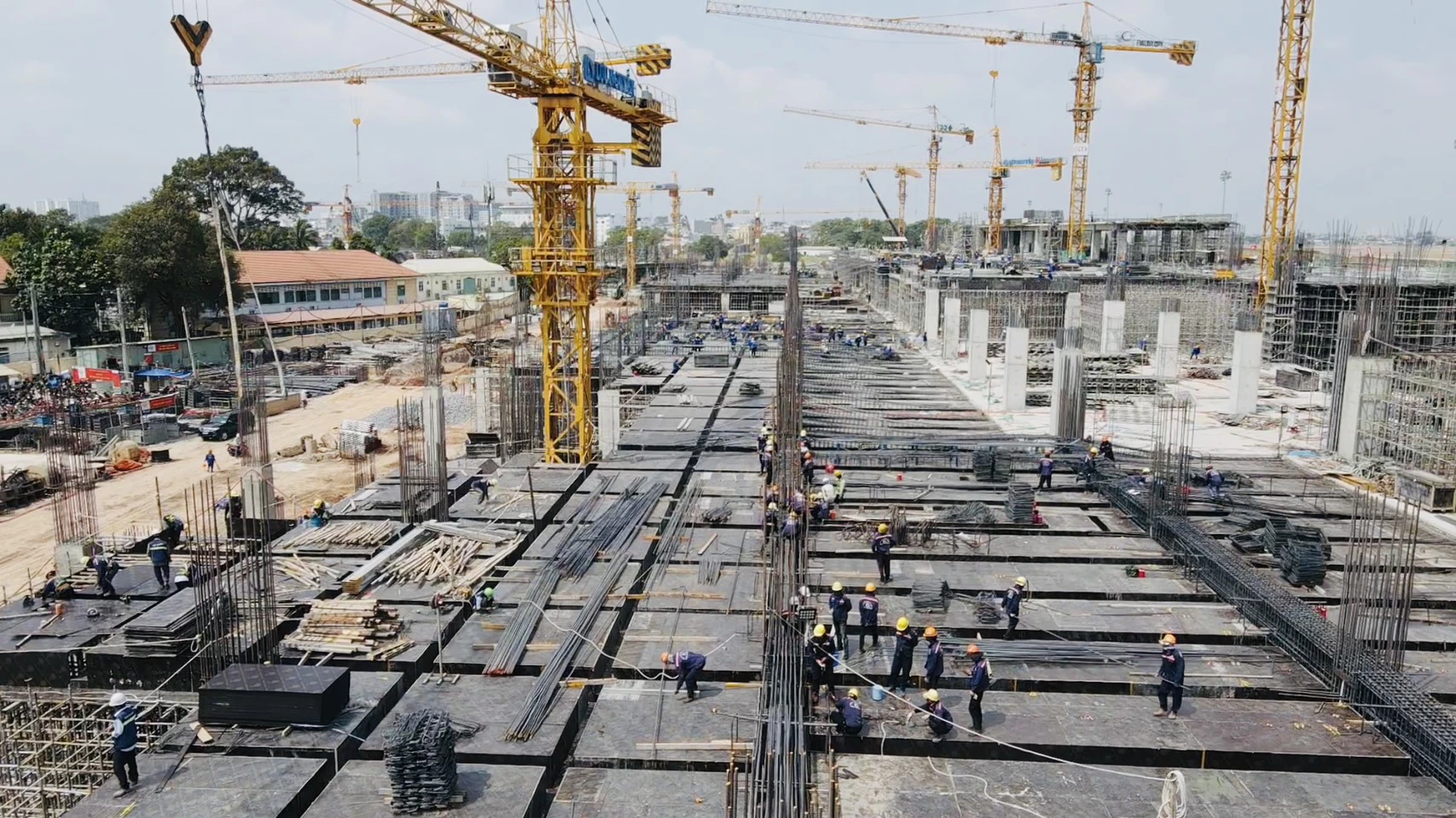 Nhà ga T3 sân bay Tân Sơn Nhất tăng tốc trong những ngày nắng nóng đổ lửa- Ảnh 2. Nhà ga T3 sân bay Tân Sơn Nhất tăng tốc trong những ngày nắng nóng đổ lửa- Ảnh 2.