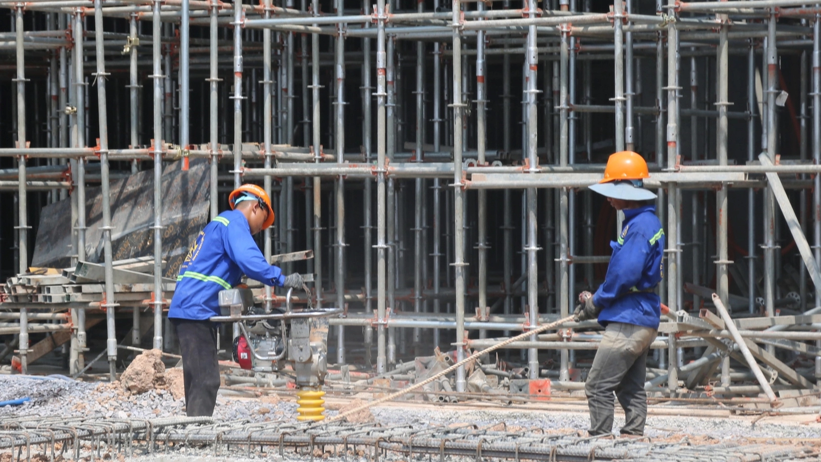 Nhà ga T3 sân bay Tân Sơn Nhất tăng tốc trong những ngày nắng nóng đổ lửa- Ảnh 5. Nhà ga T3 sân bay Tân Sơn Nhất tăng tốc trong những ngày nắng nóng đổ lửa- Ảnh 5.
