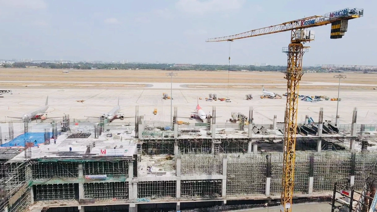 Nhà ga T3 sân bay Tân Sơn Nhất tăng tốc trong những ngày nắng nóng đổ lửa- Ảnh 10. Nhà ga T3 sân bay Tân Sơn Nhất tăng tốc trong những ngày nắng nóng đổ lửa- Ảnh 10.