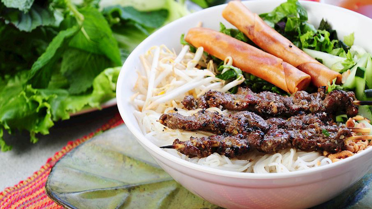 Phở, cơm tấm, bánh mì luôn vào top các món ngon nên ăn khi đến Việt Nam- Ảnh 8. Bún thịt nướng