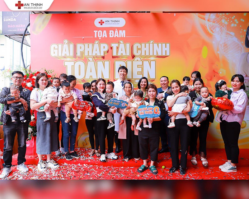 Bệnh viện phụ sản An Thịnh dành nhiều phần quà trị giá hàng tỷ đồng cho khách hàng trong tọa đàm 'Giải pháp tài chính toàn diện cho con sự khởi đầu từ vạch đích'- Ảnh 6. Bệnh viện phụ sản An Thịnh dành nhiều phần quà trị giá hàng tỷ đồng cho khách hàng trong tọa đàm 'Giải pháp tài chính toàn diện cho con sự khởi đầu từ vạch đích'- Ảnh 6.