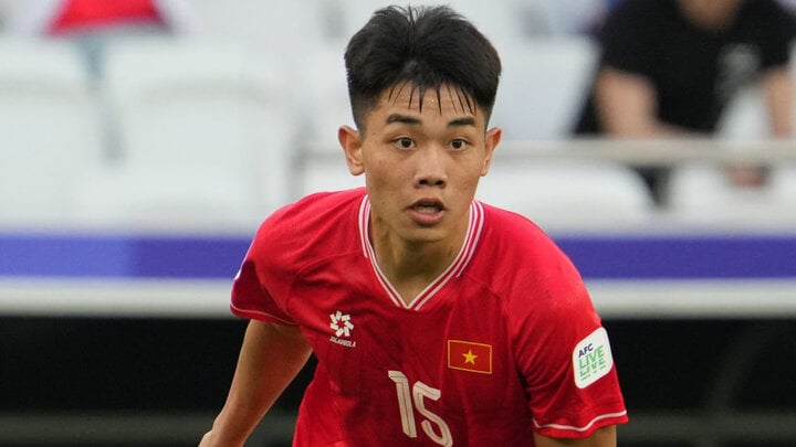 Nguyễn Đình Bắc là một trong những cầu thủ trẻ được HLV Troussier trao niềm tin nhiều nhất ở đội tuyển Việt Nam. Đình Bắc ra mắt đội tuyển quốc gia trong trận gặp Philippines tháng 11 năm ngoái và có 2 bàn thắng sau 4 lần ra sân.