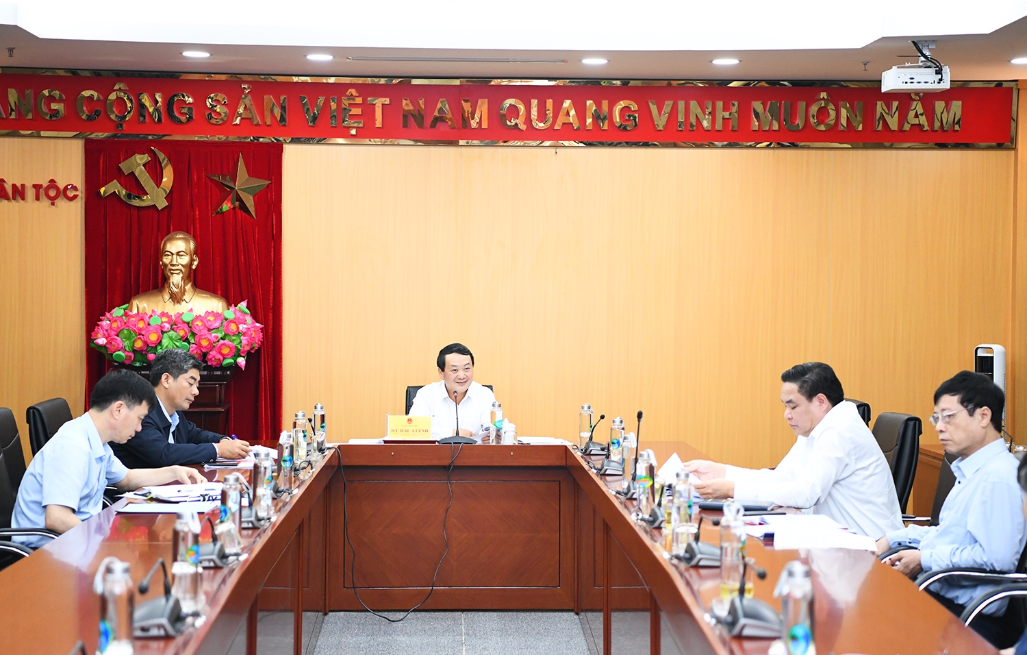 Bộ trưởng, Chủ nhiệm UBDT Hầu A Lềnh chủ trì cuộc họp Bộ trưởng, Chủ nhiệm UBDT Hầu A Lềnh chủ trì cuộc họp