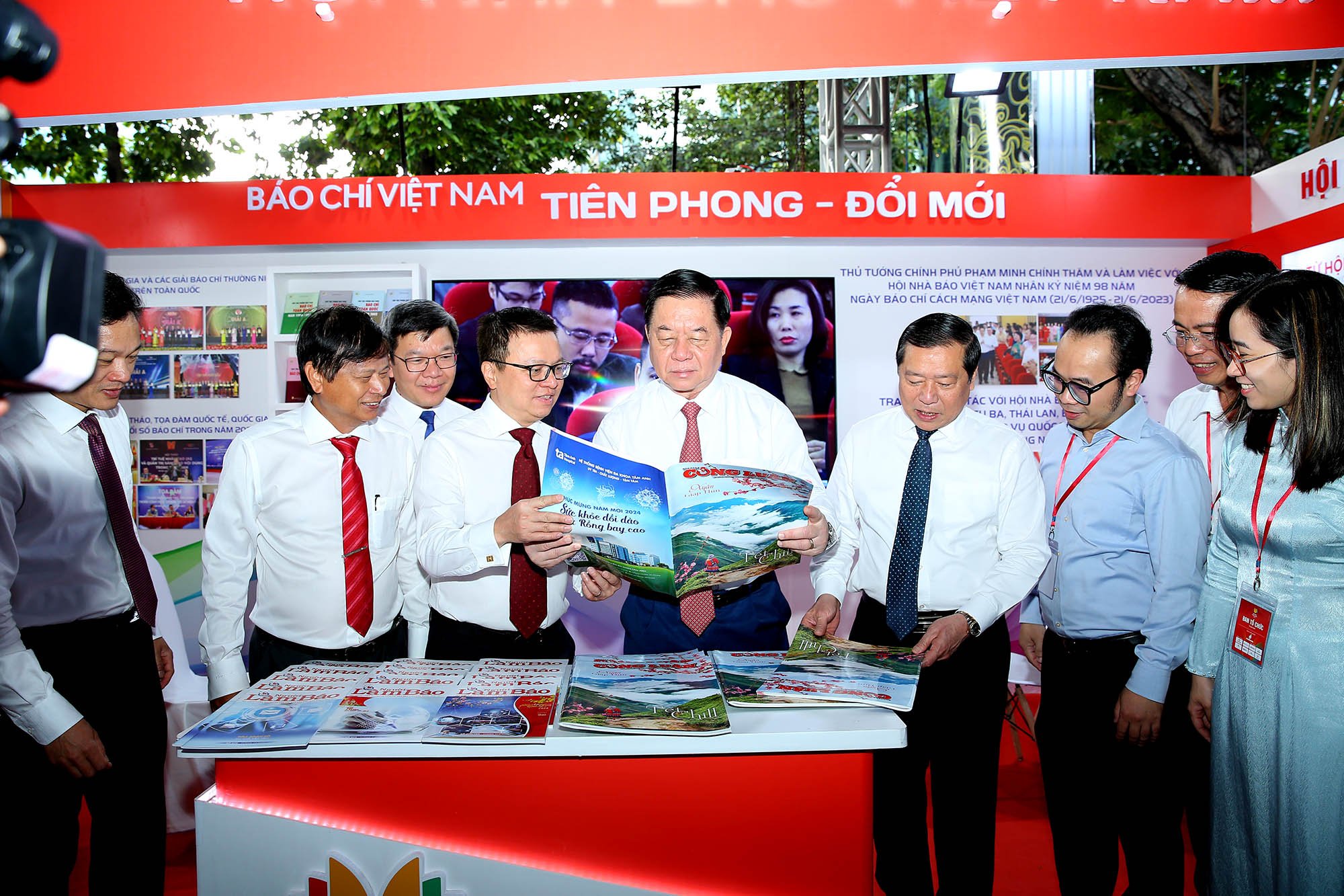 bao chi viet nam tien phong doi moi vi su nghiep cach mang cua dang va nhan dan hinh 8