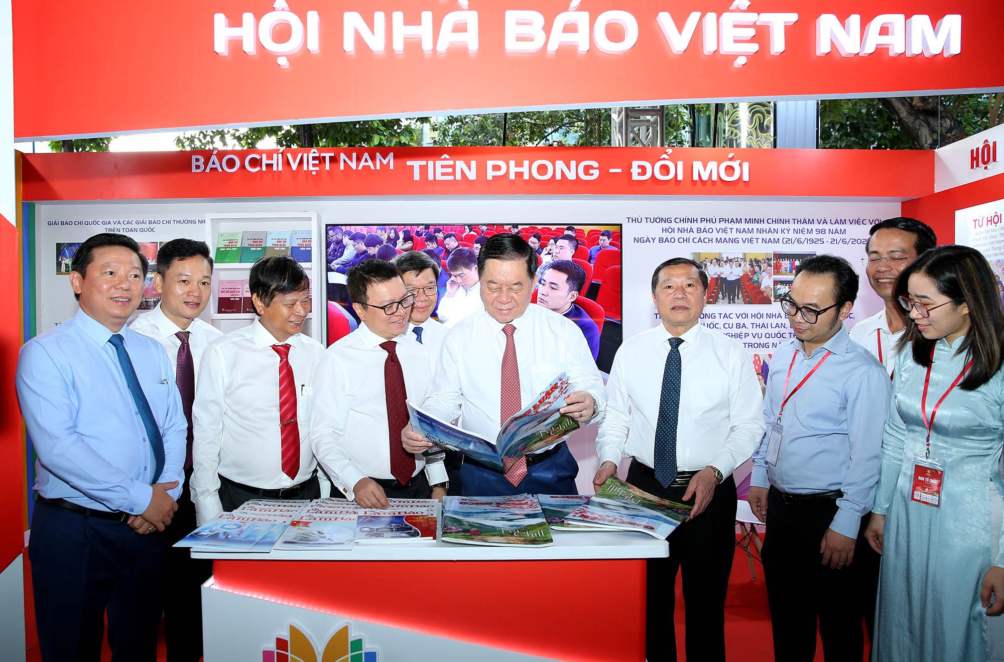 bao chi viet nam tien phong doi moi vi su nghiep cach mang cua dang va nhan dan hinh 9